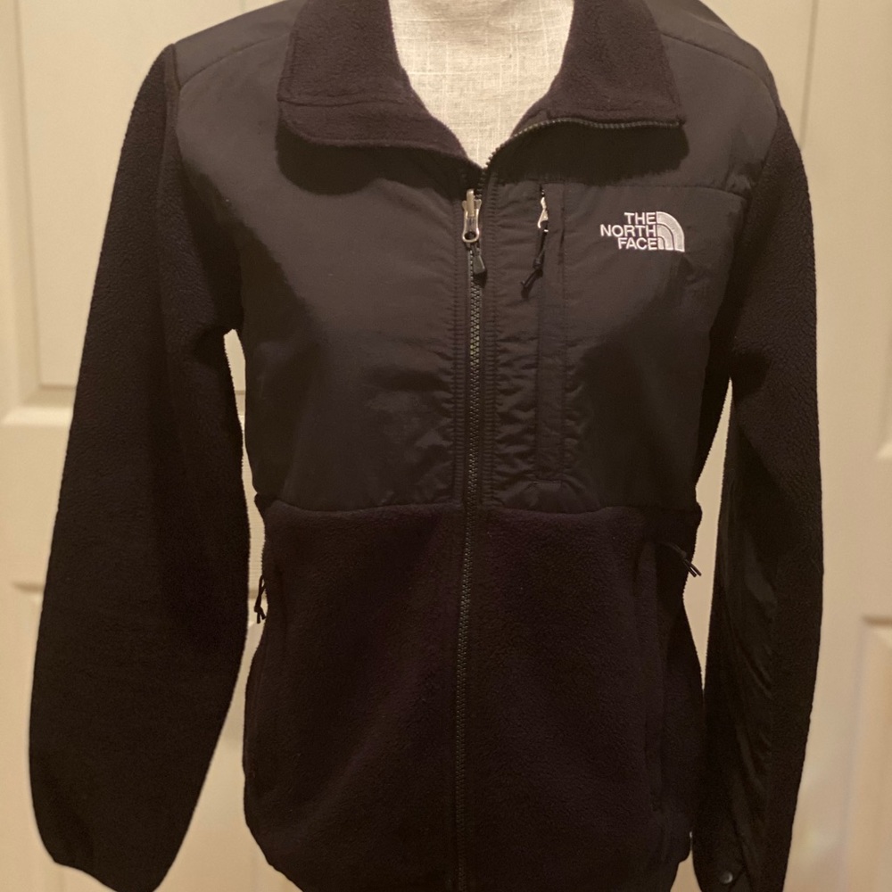 The North Face Black Women’s Denali Jacket ANLP